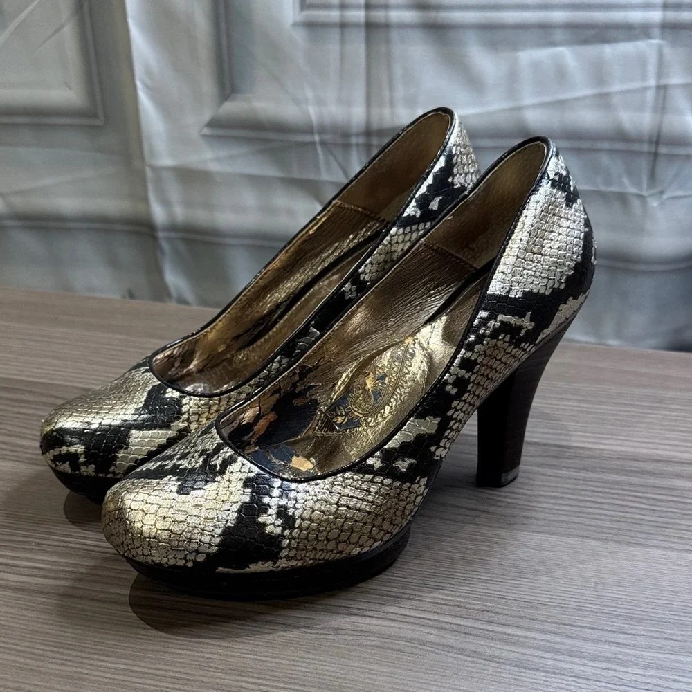 Sofft Women's Elegant Black and Gold Snake print Heels
